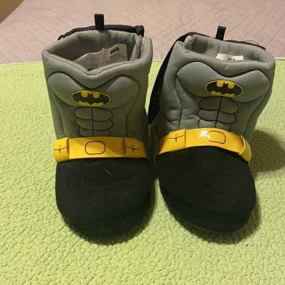 Batman Slippers - Picture 2 of 6